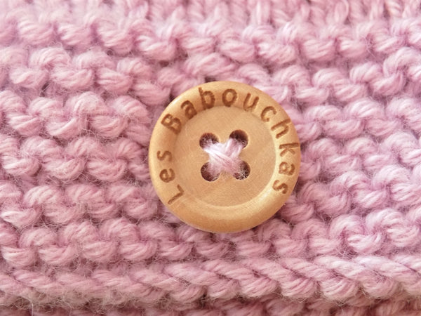 Chaussons laine bébé bouton bois laine mérinos et coton biologique. chaussons tricotés à la main en France.